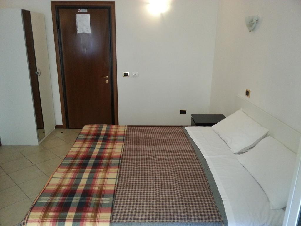 B&B Missi Rom Exteriör bild
